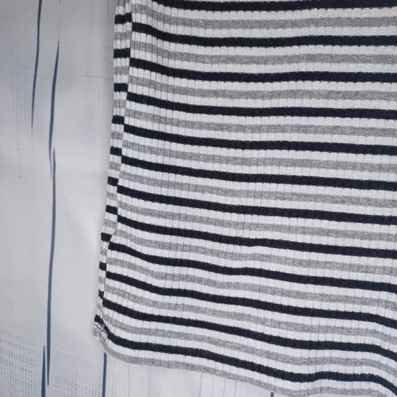 No Boundaries 90’s grunge striped ribbed juniors cropped fitted top - Picture 10 of 10